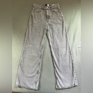 Divided gray jeans, size 6, never worn, like new!